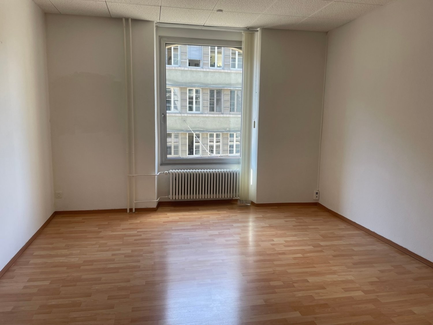 106m² office
