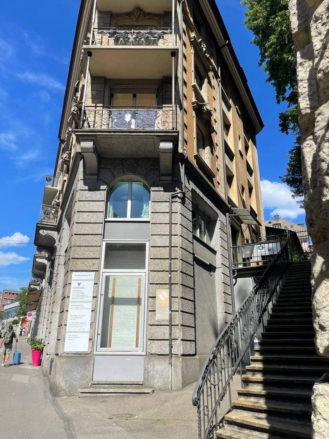 106m² office
