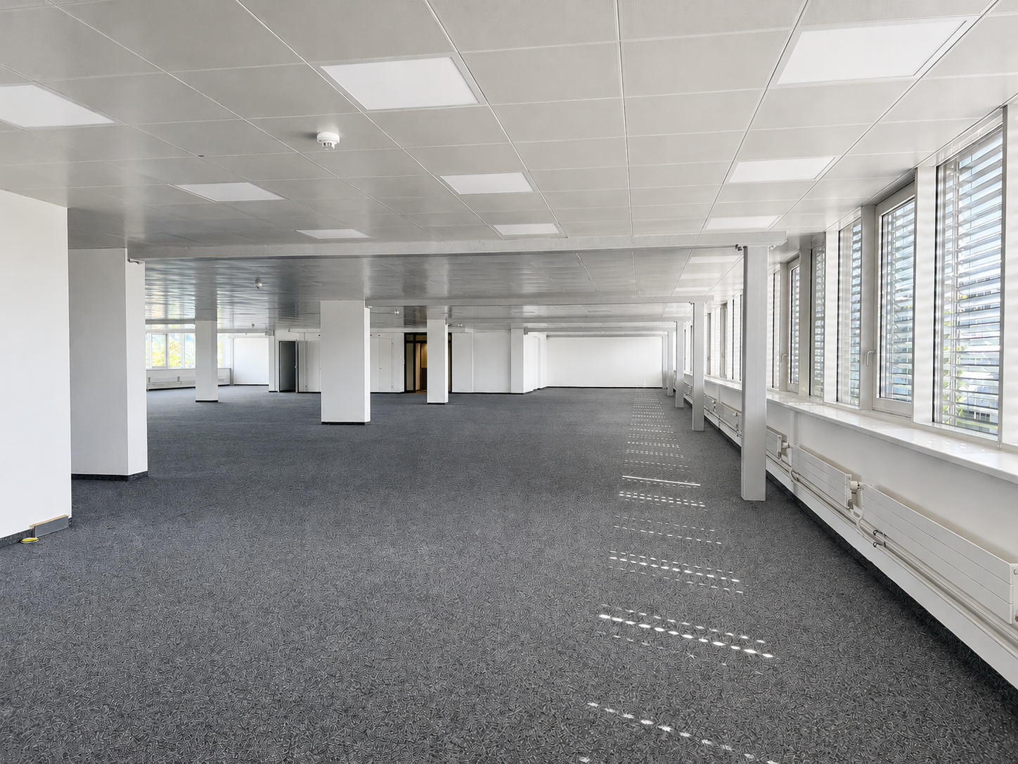 841m² office