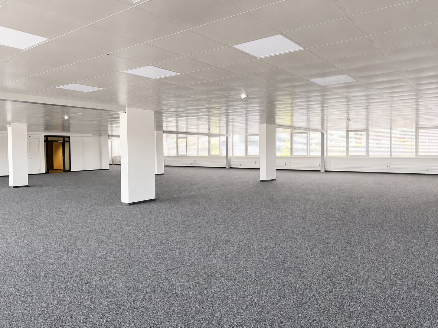 841m² office
