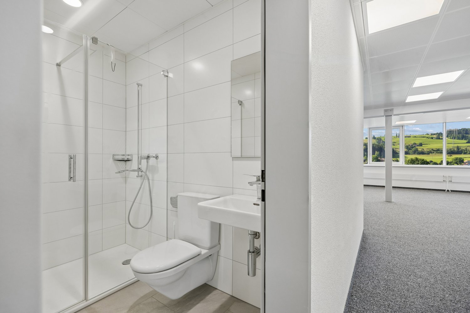 841m² office