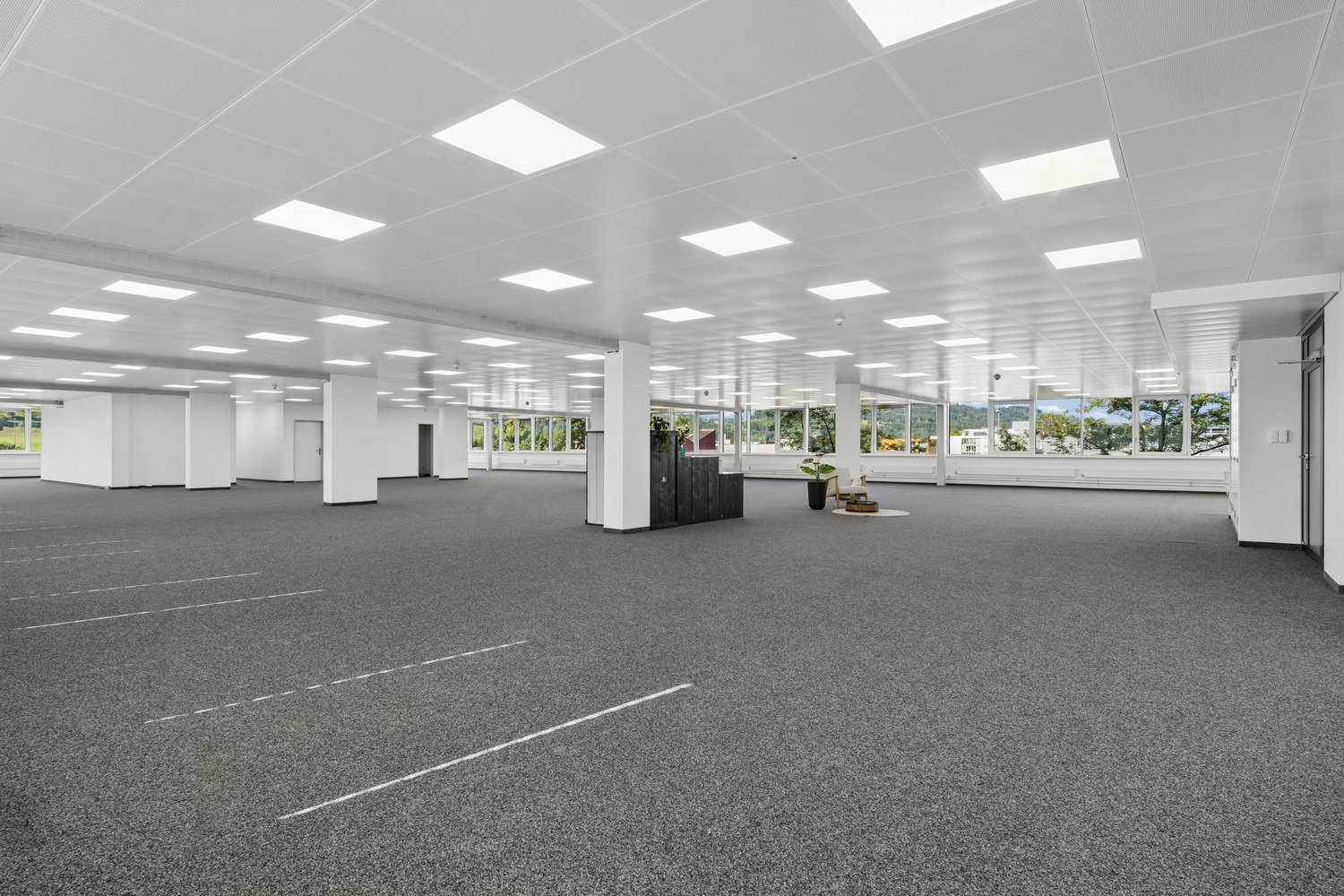 841m² office