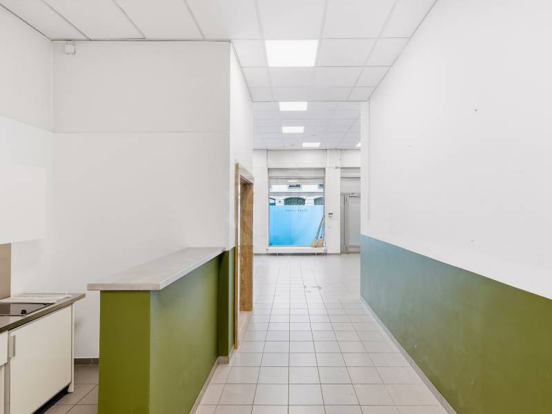 94m² arcade