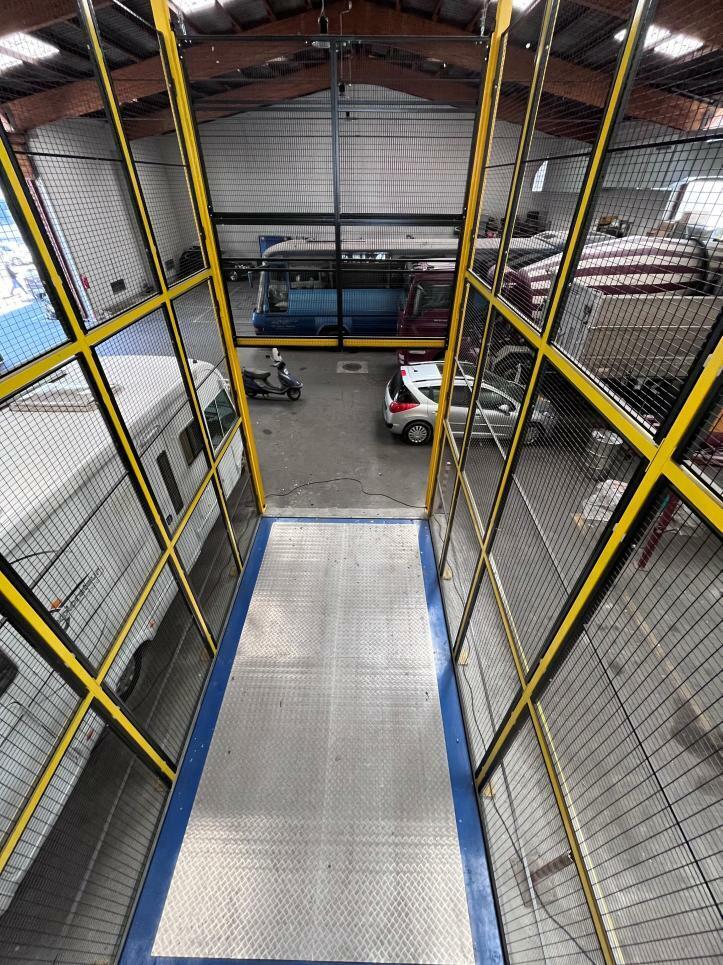 900m² commercial