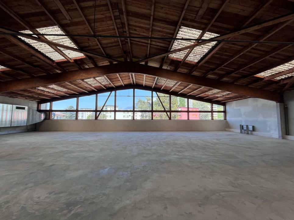 900m² commercial