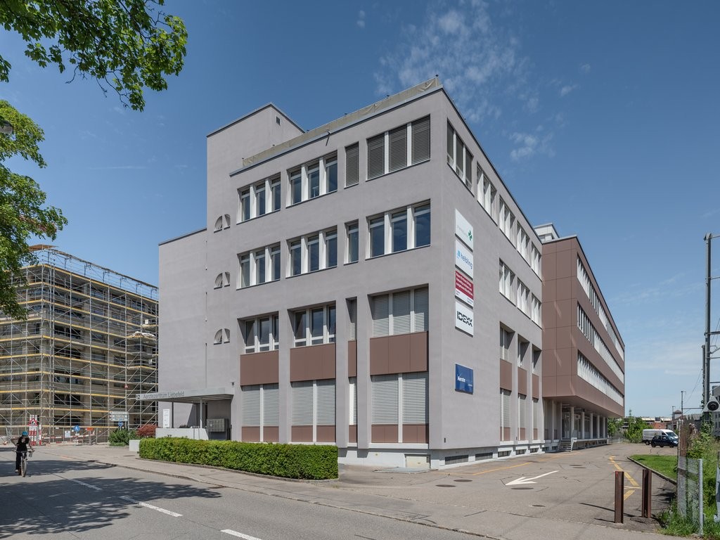 1486m² commerciale