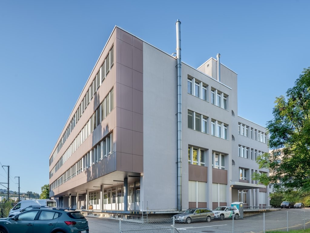1486m² commerciale