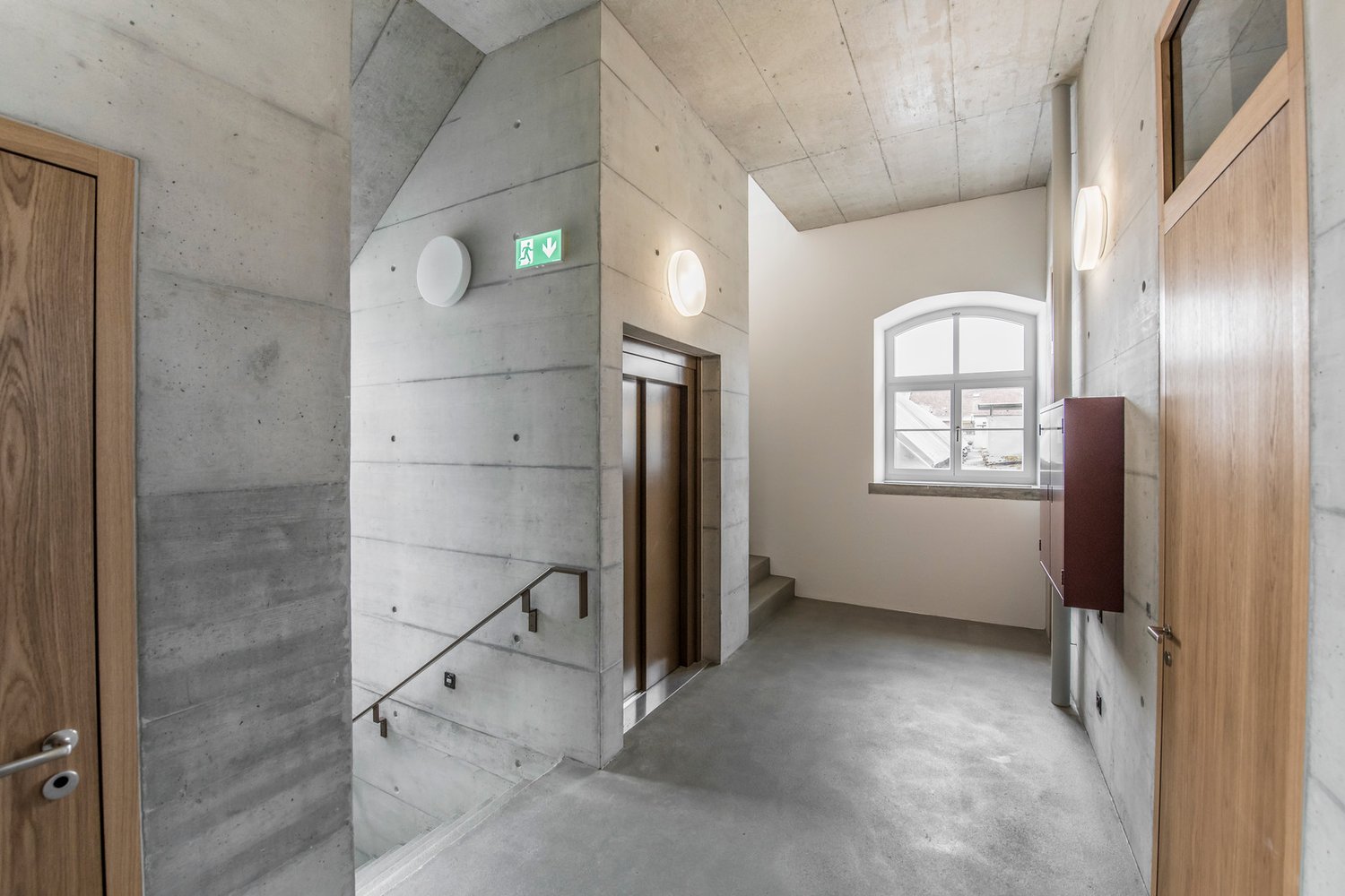 230m² commercial