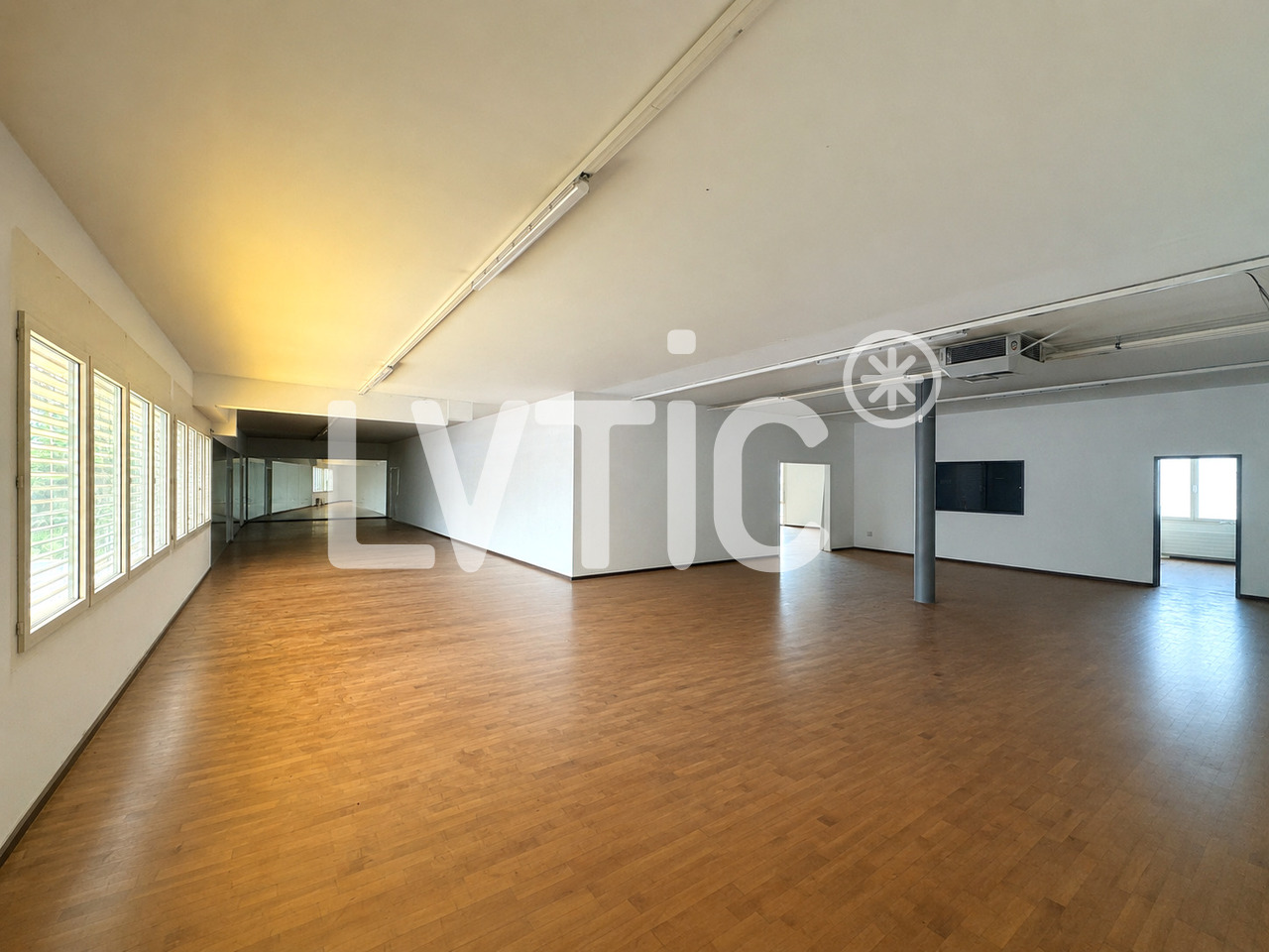336m² office
