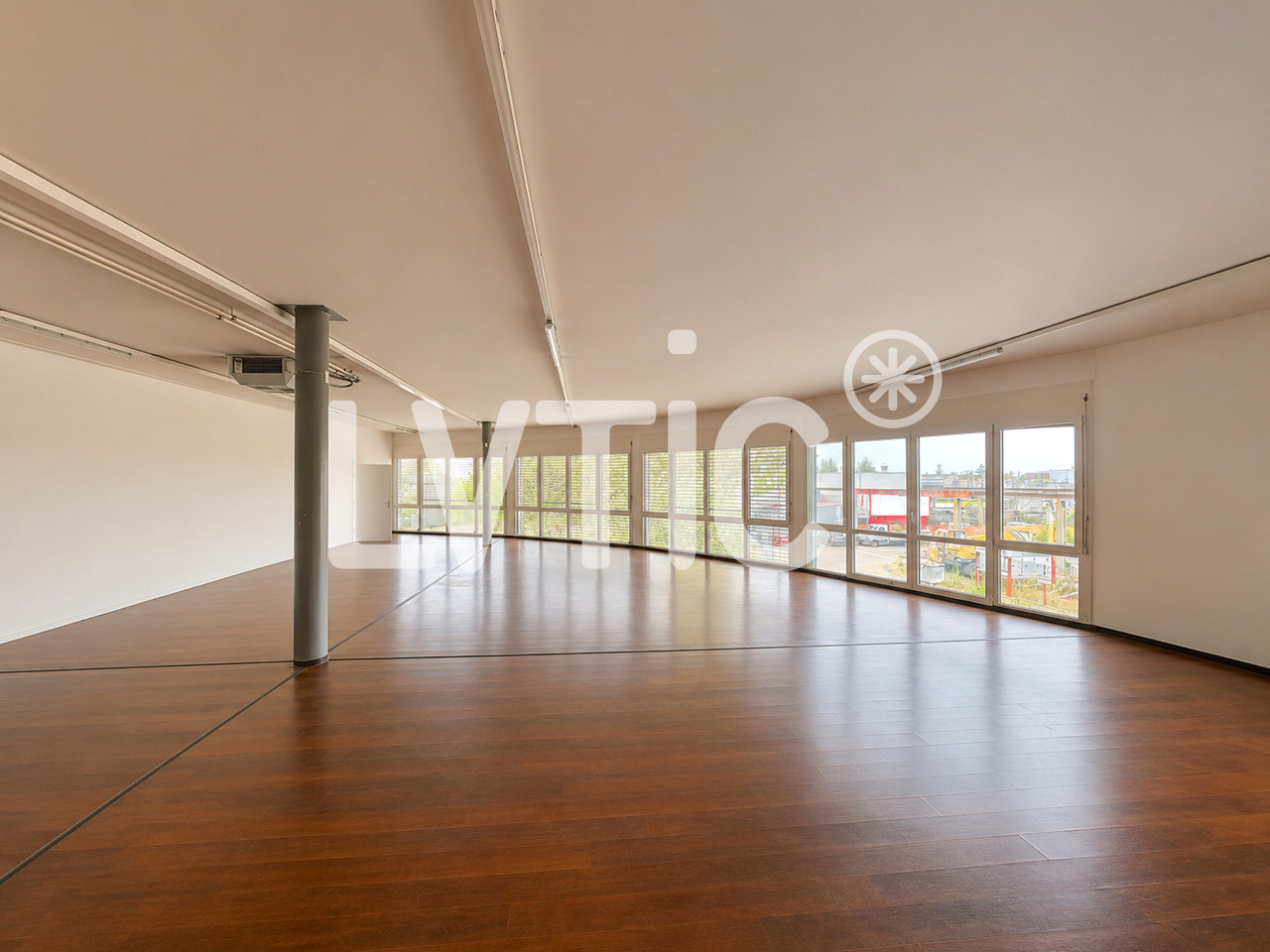 336m² office