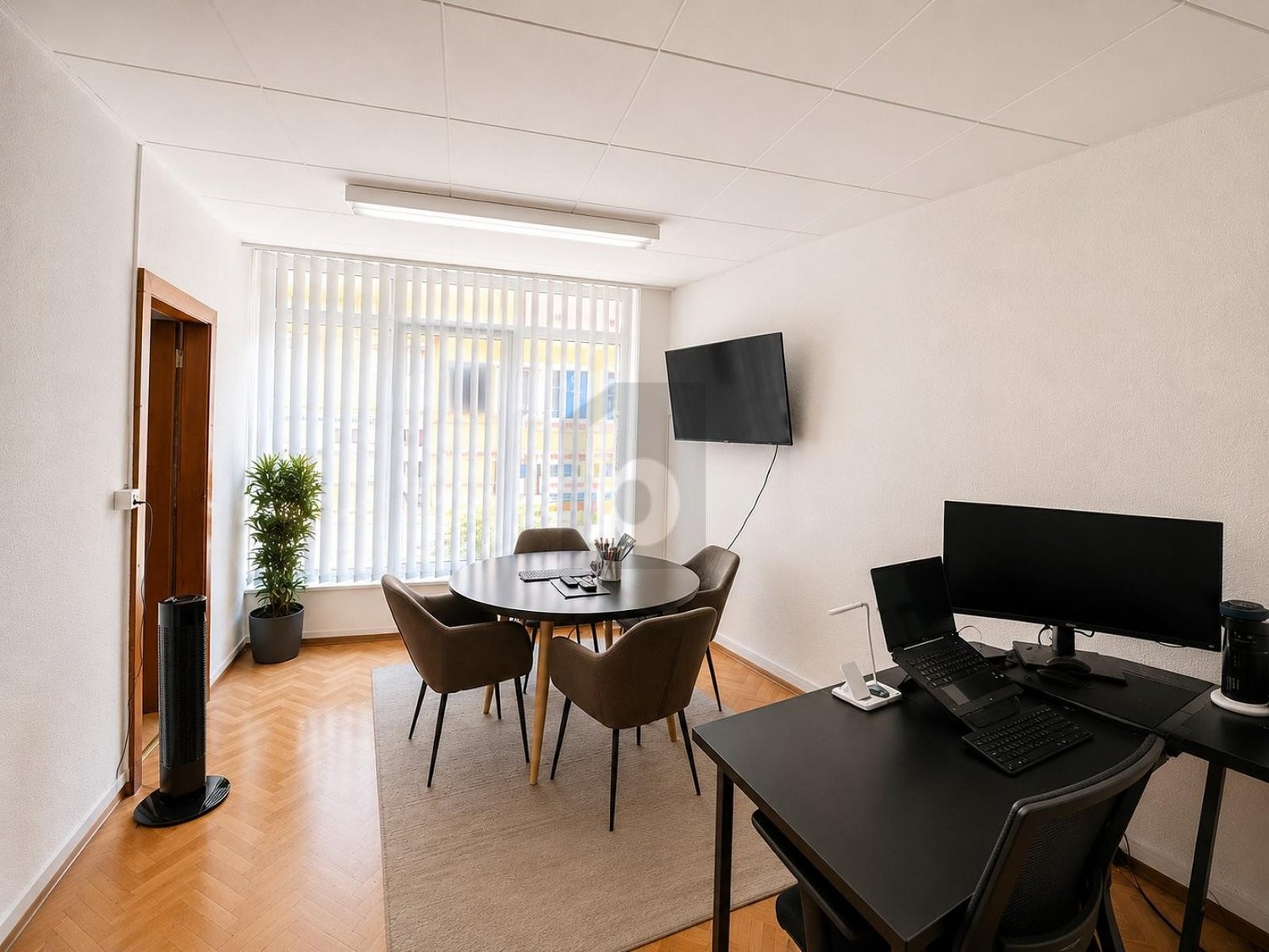 115m² office