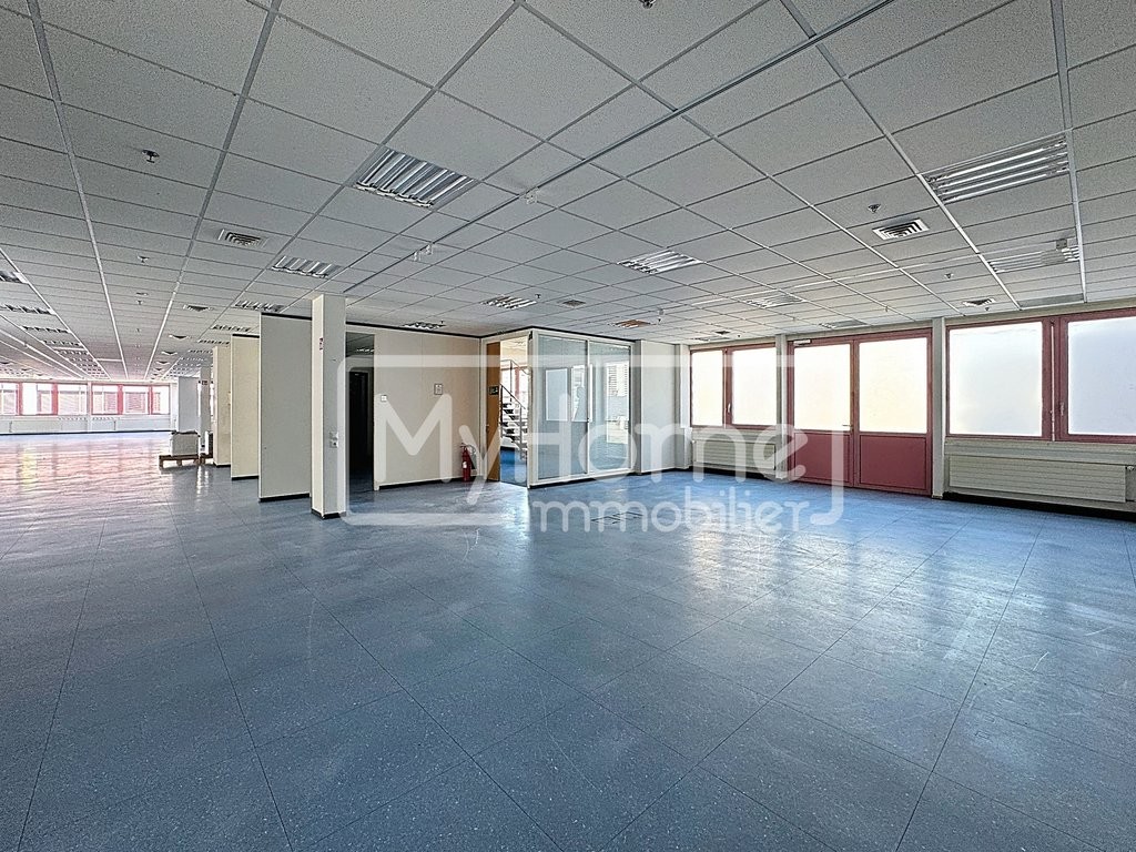 1485m² shop
