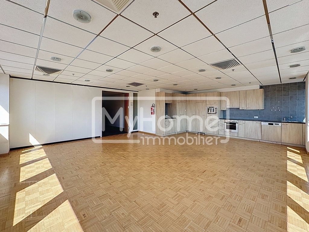1485m² shop