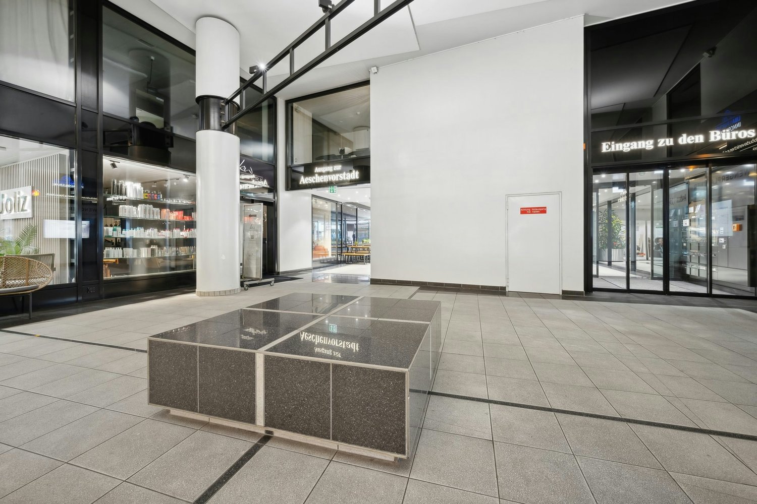 277m² office, foto 10 di 10