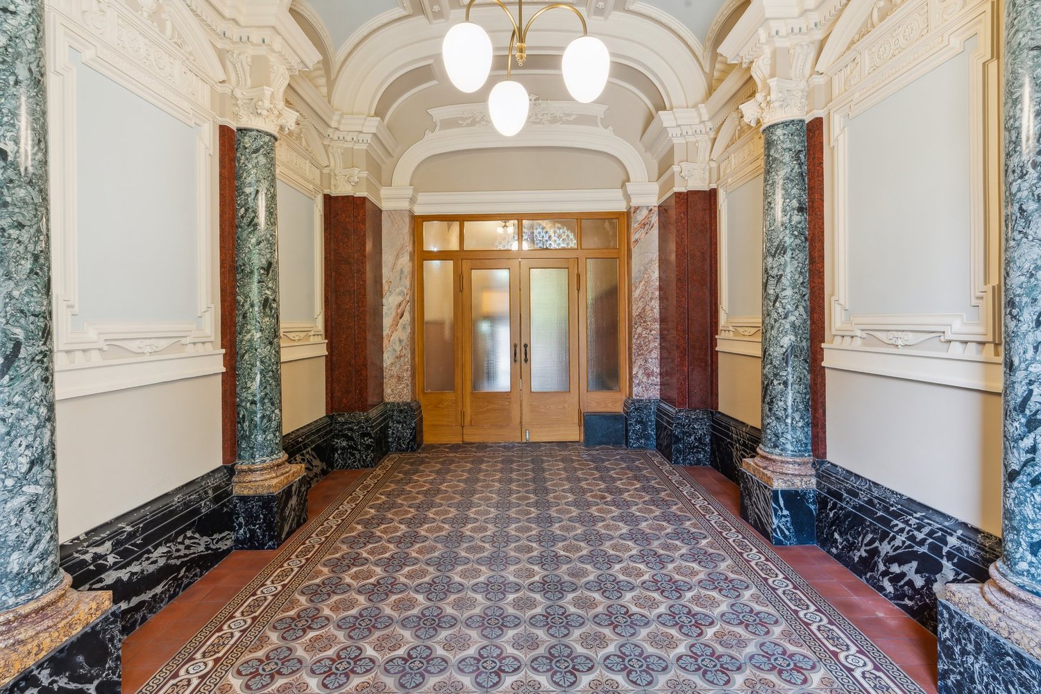229m² office