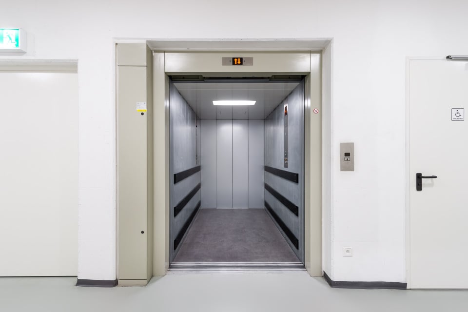 1971m² industrial object