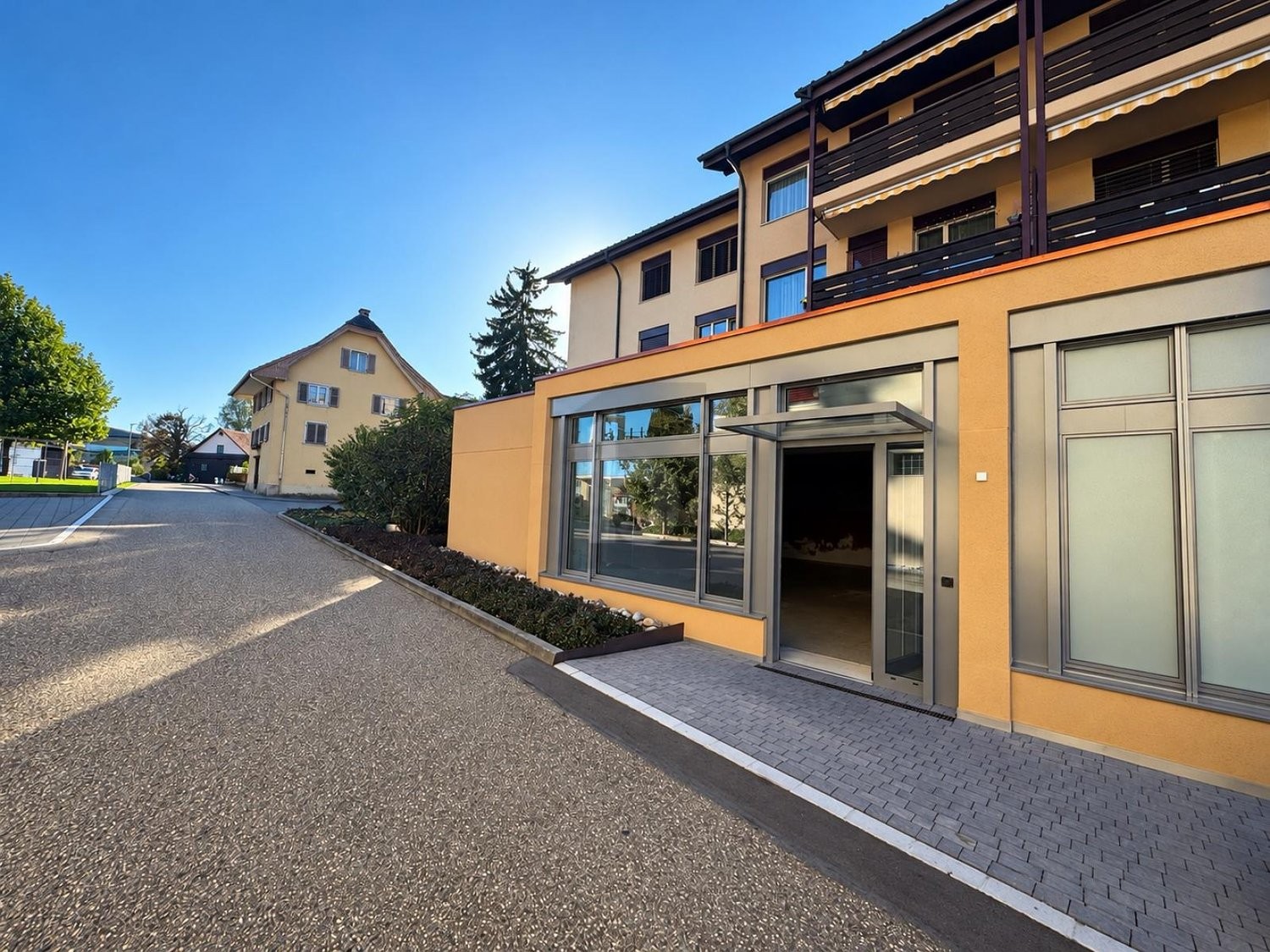 320m² di terreno commerciale, foto 2 di 4