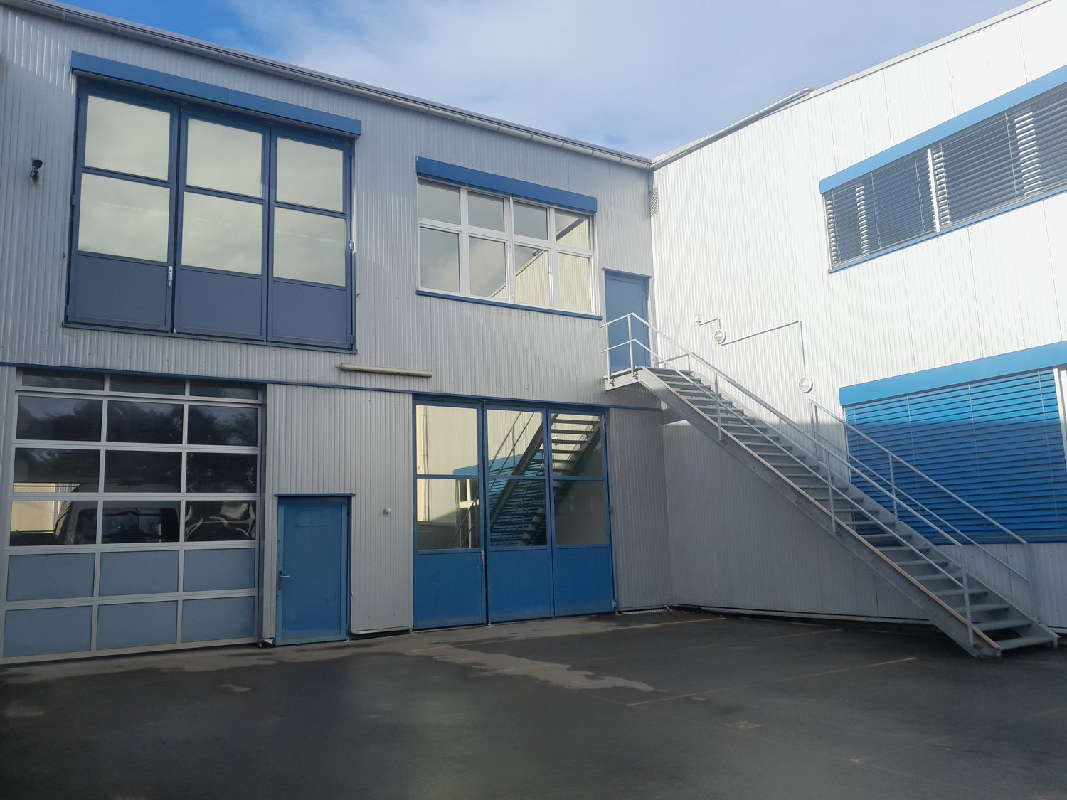 708m² storage room
