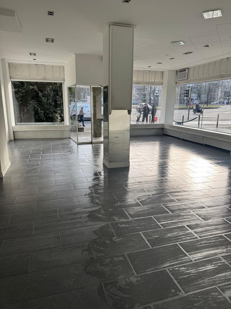 80m² negozio, foto 1 di 5