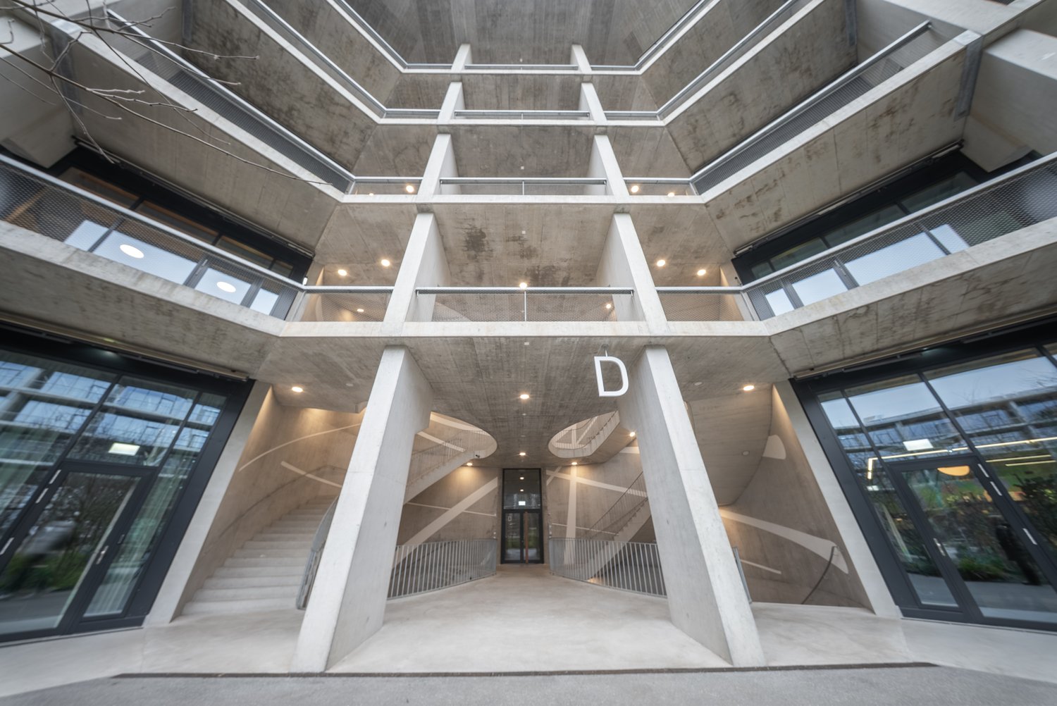 2468m² commerciale