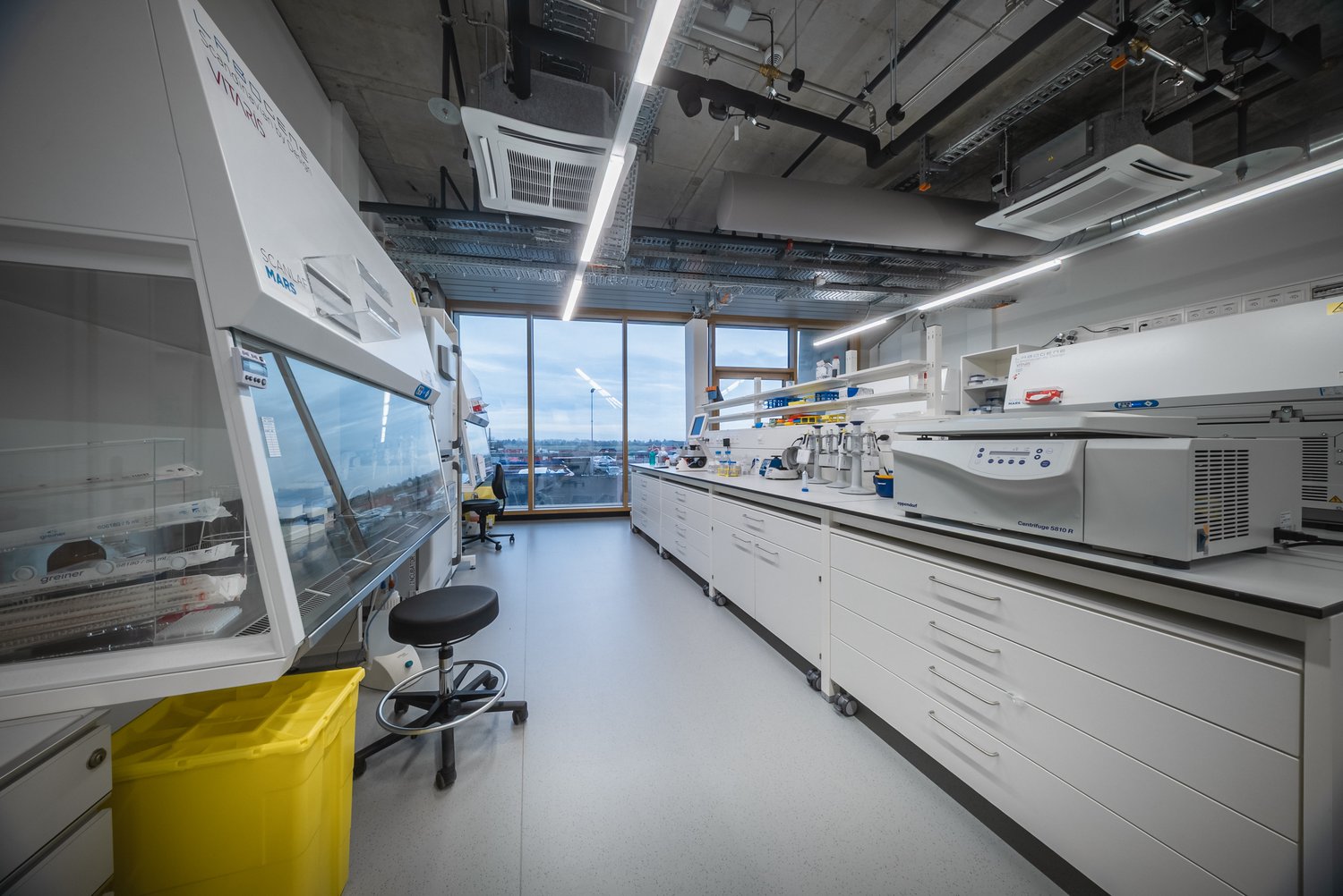 2468m² commerciale