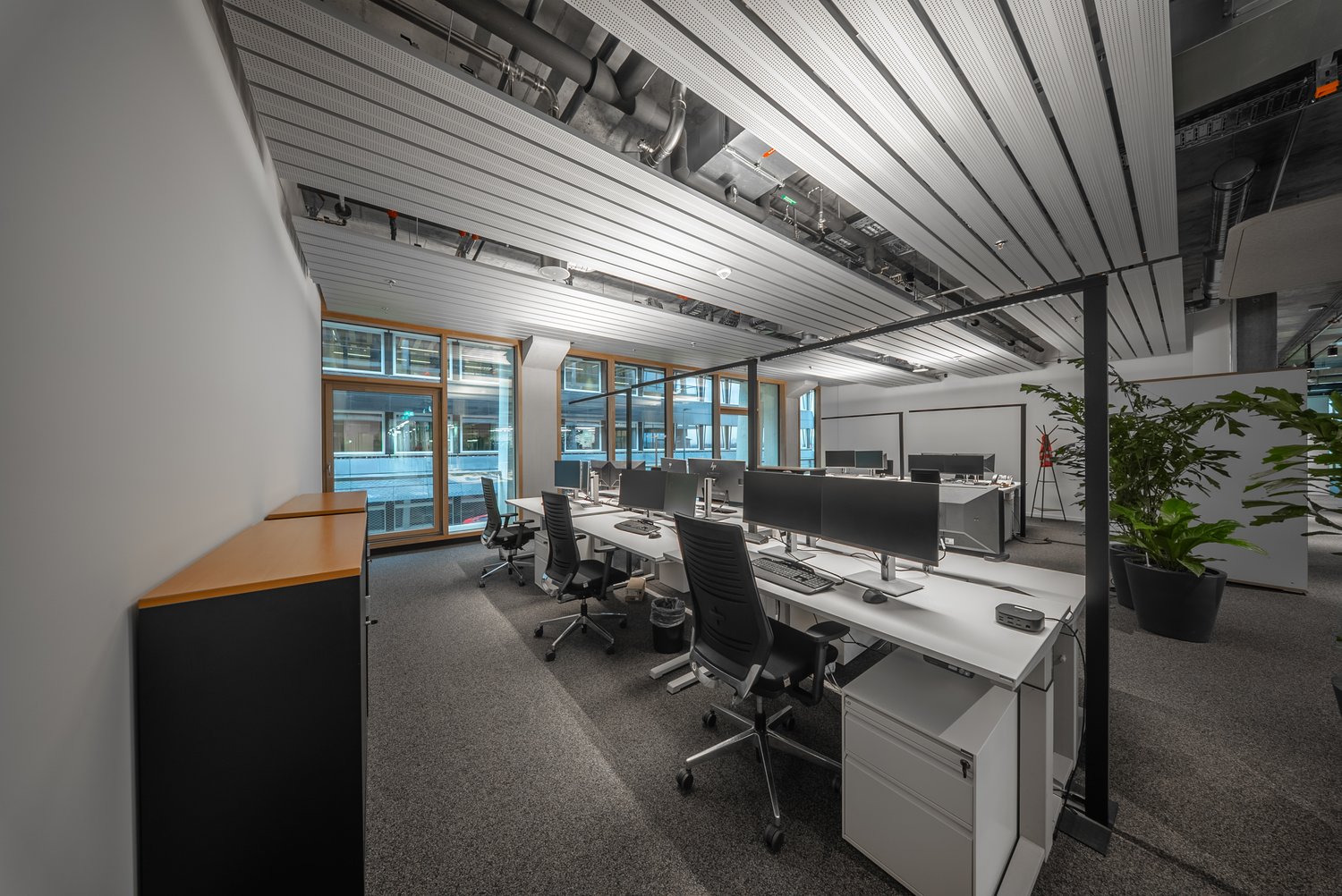 2468m² commerciale
