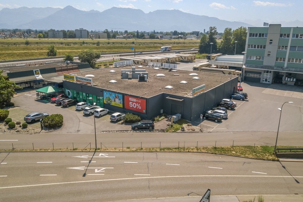 849m² shop