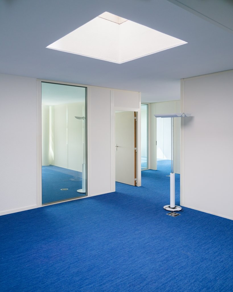 755m² office