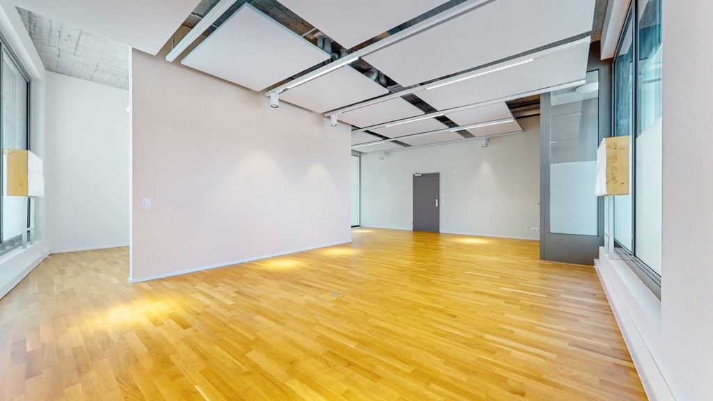 110m² shop