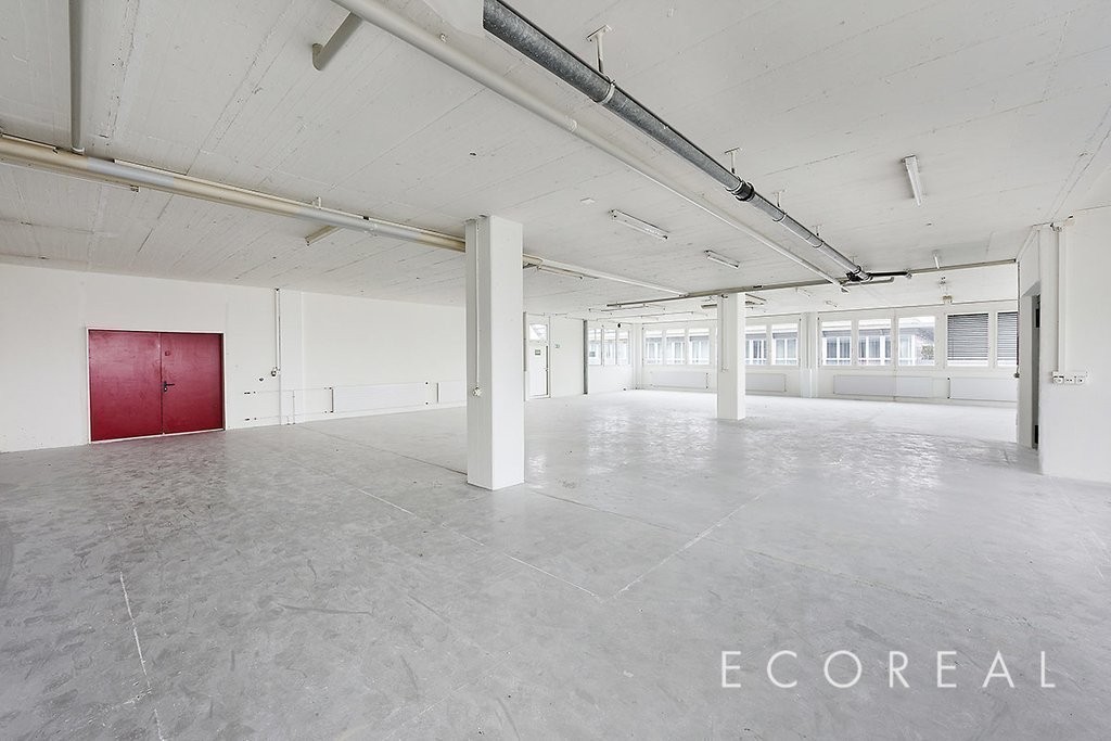 1124m² office