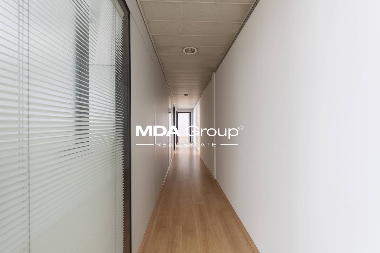 105m² office