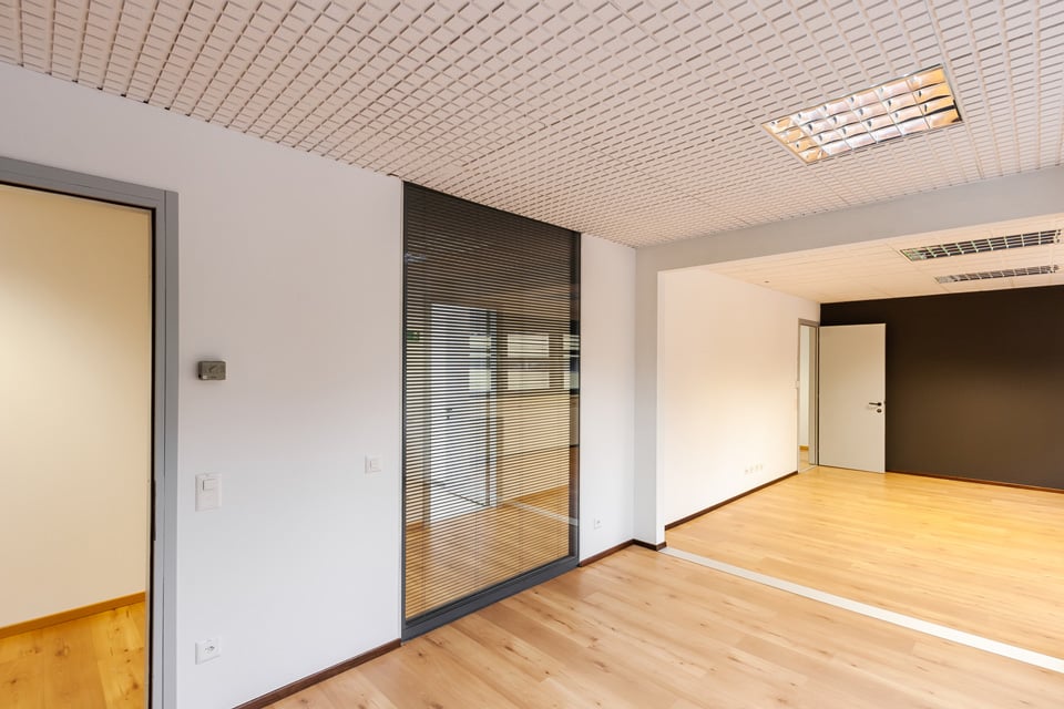 365m² office