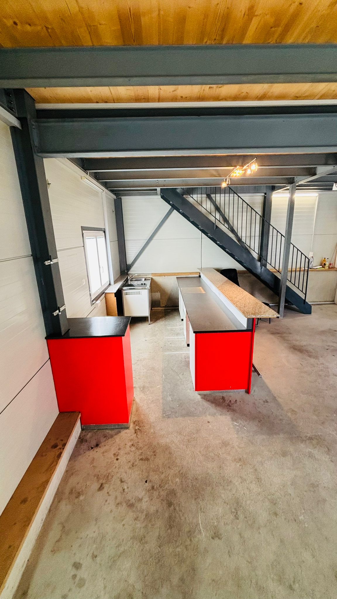 146m² commercial