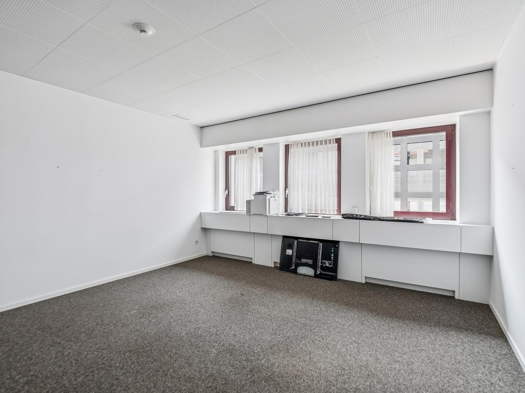 158m² office