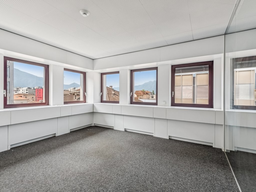 158m² office