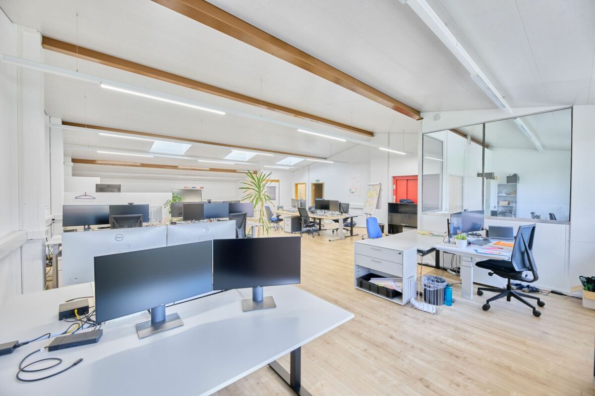 1550m² workshop