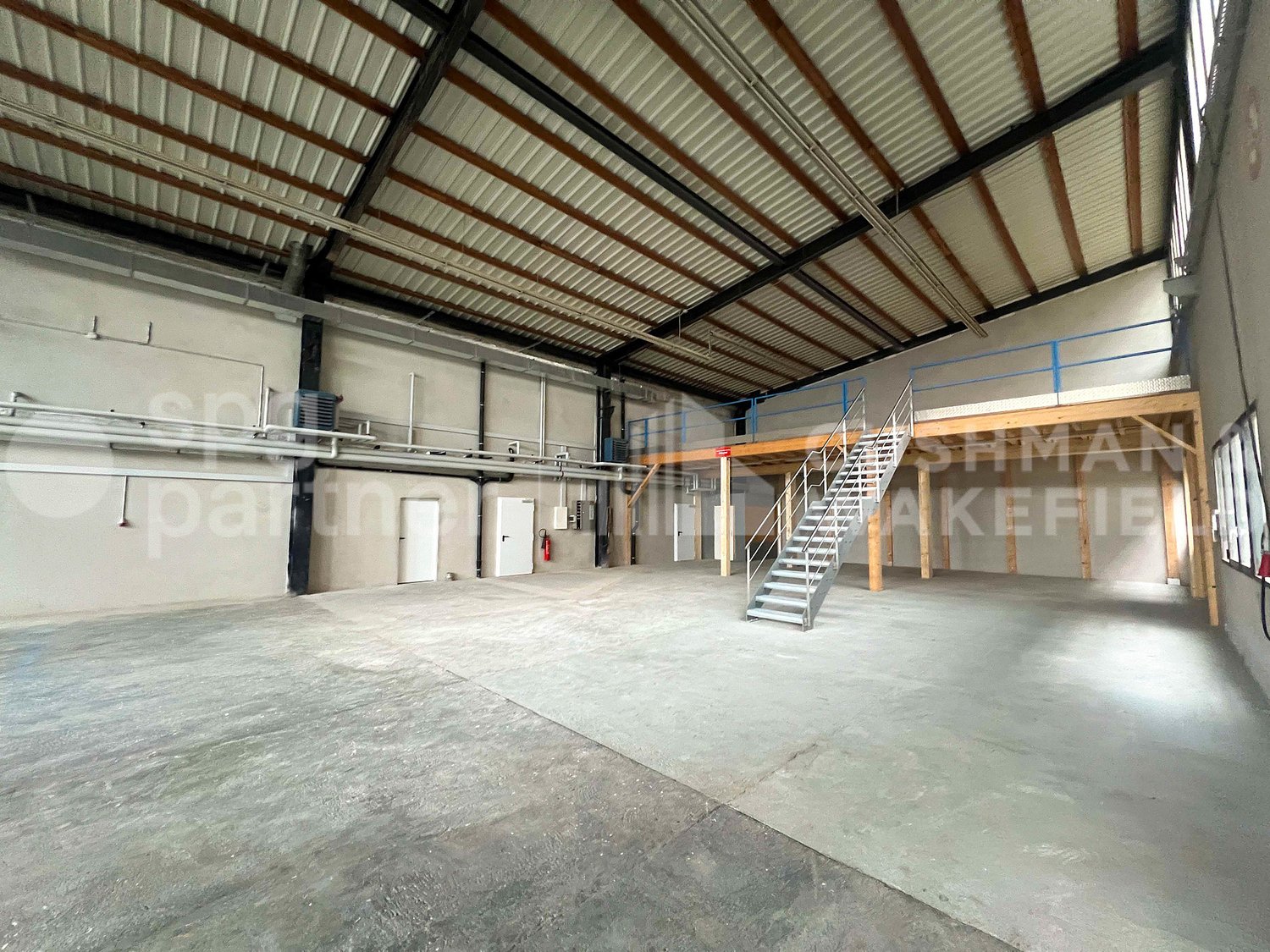 2390m² commercial