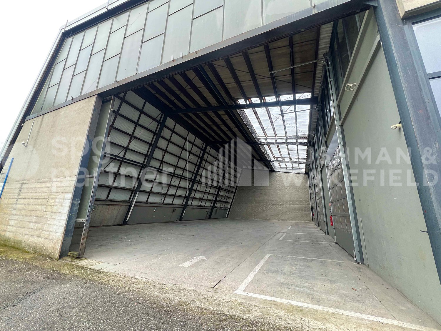 2390m² commercial