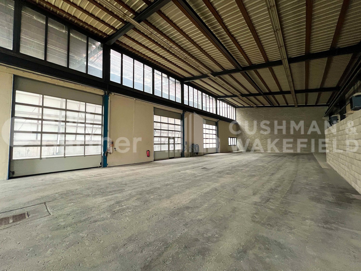 2390m² commercial
