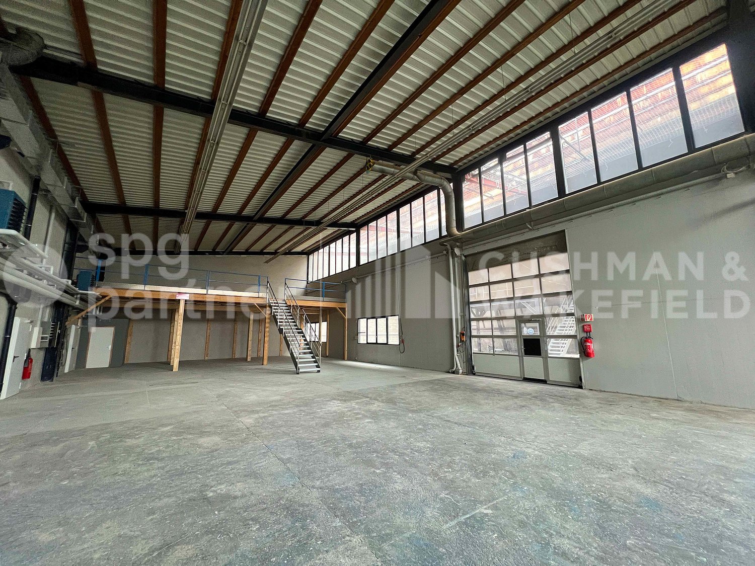 2390m² commercial