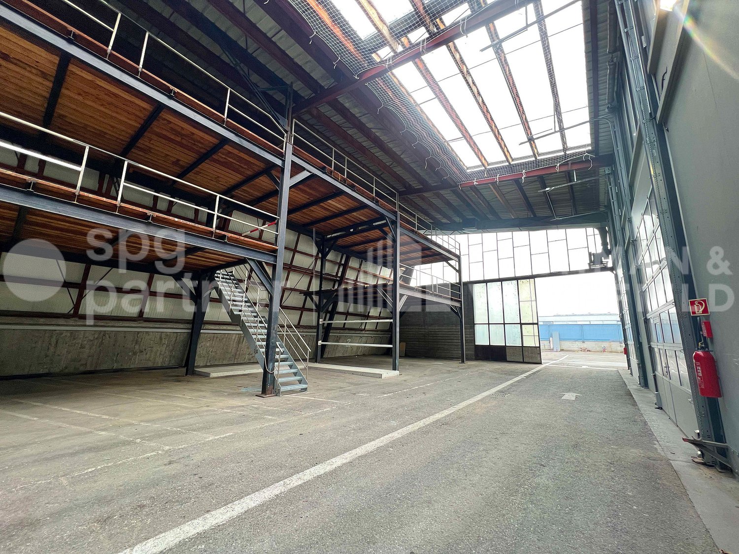 2390m² commercial