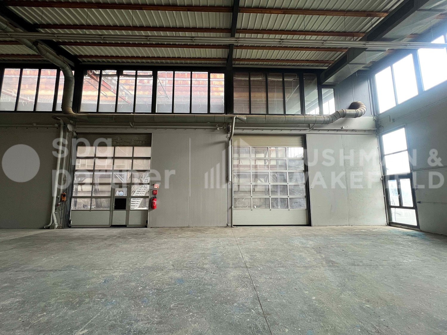 2390m² commercial