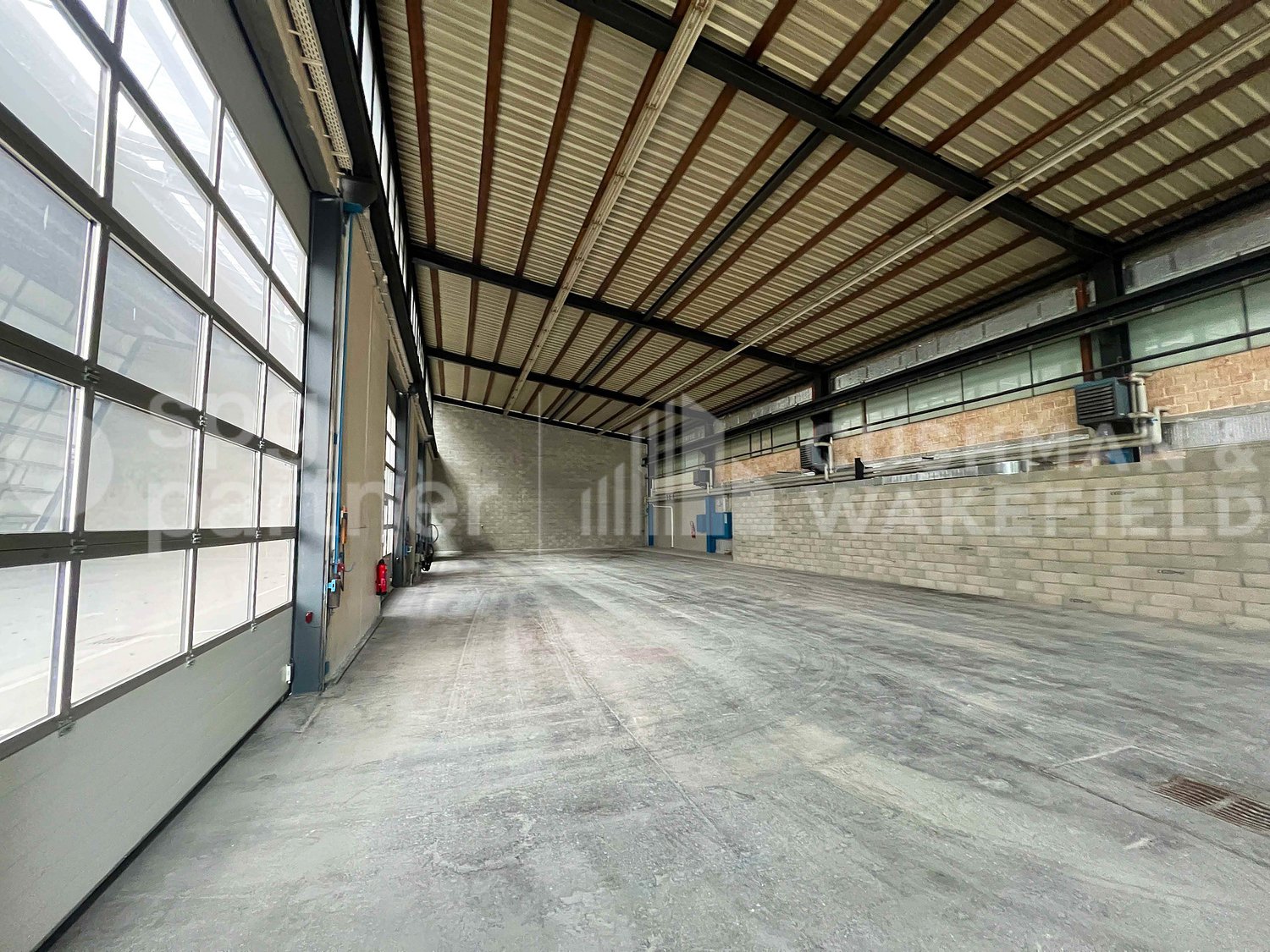 2390m² commercial