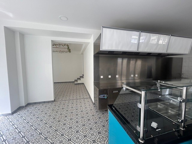 90m² commerciale