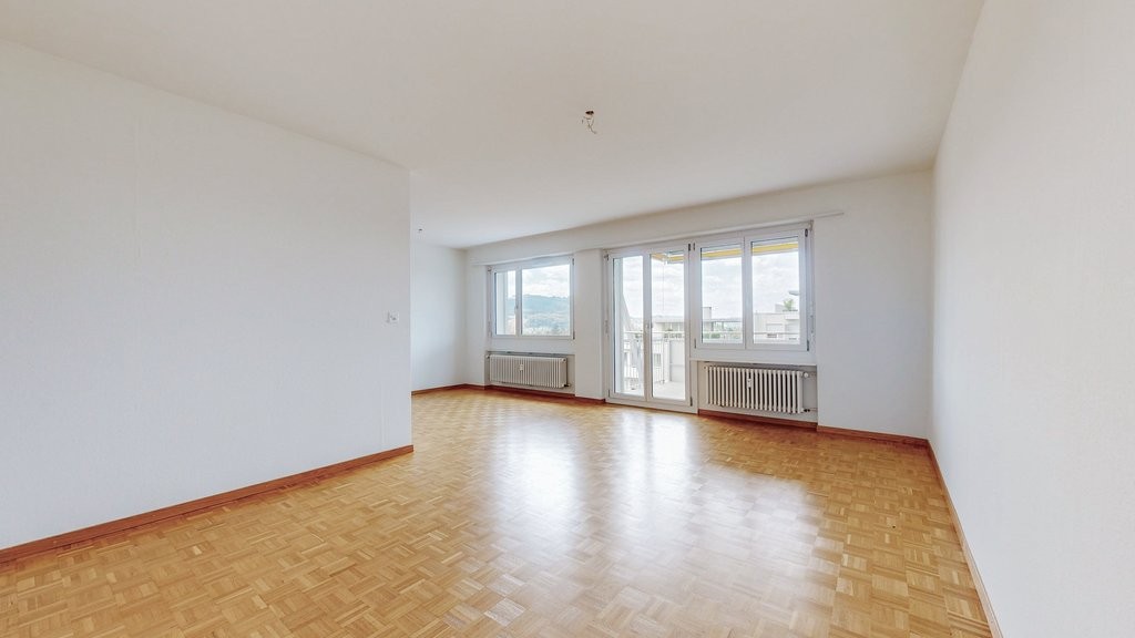 Appartement de 3 ½ pièces

Nous louons immédiatement ou à convenir cet appartement moderne situé à la belle Buristrasse 6 à Bern. L'immeuble a été entièrement rénové en 2018 et l'appartement vous offre les avantages suivants :

- Cuisine moderne avec table de cuisson en vitrocéramique et lave-vaisse