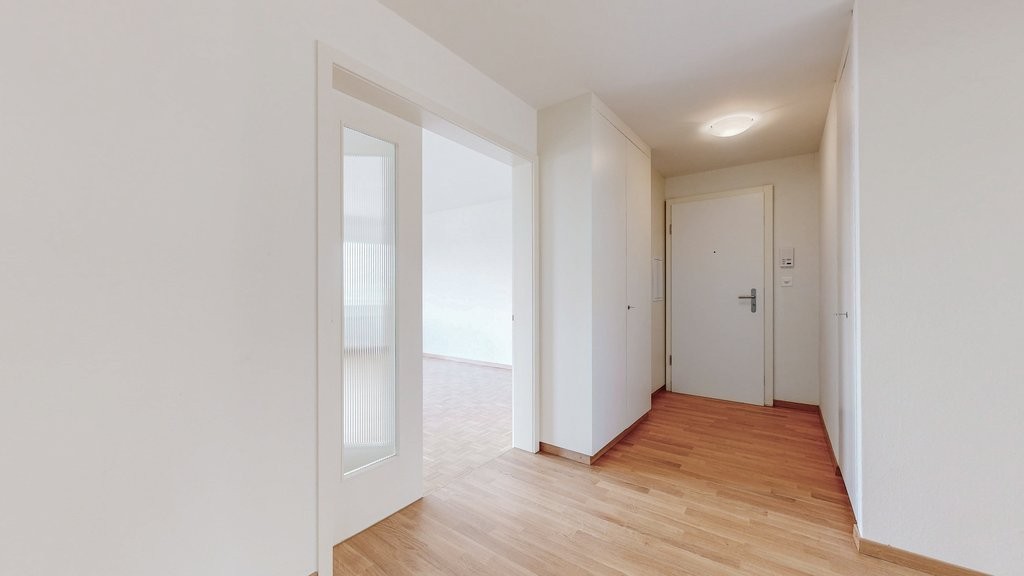 Appartement de 3 ½ pièces

Nous louons immédiatement ou à convenir cet appartement moderne situé à la belle Buristrasse 6 à Bern. L'immeuble a été entièrement rénové en 2018 et l'appartement vous offre les avantages suivants :

- Cuisine moderne avec table de cuisson en vitrocéramique et lave-vaisse