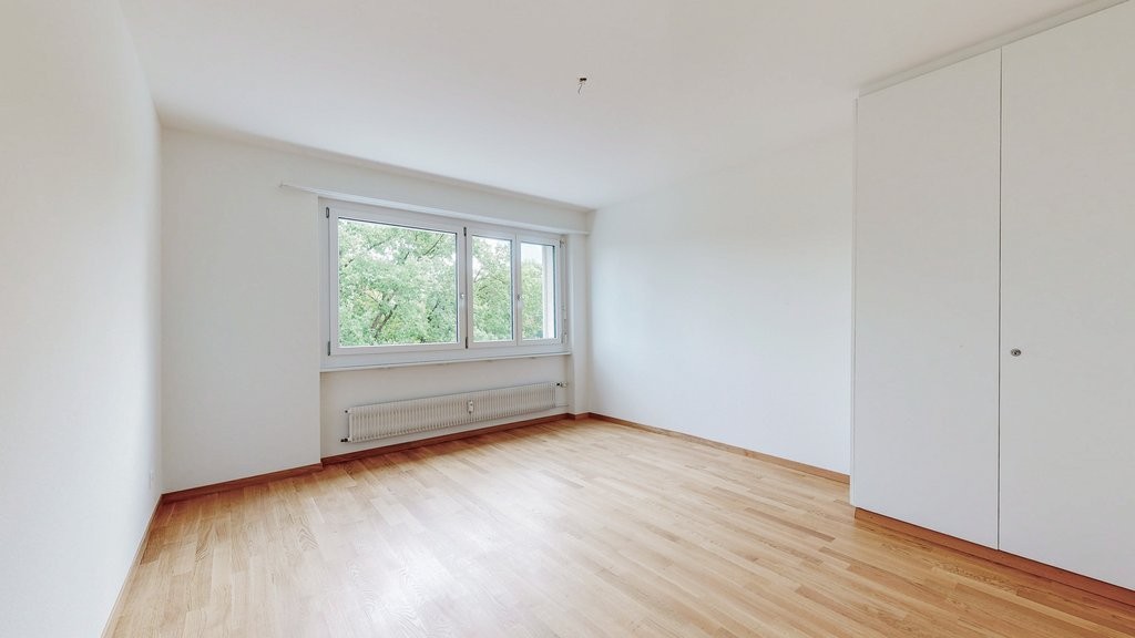 Appartement de 3 ½ pièces

Nous louons immédiatement ou à convenir cet appartement moderne situé à la belle Buristrasse 6 à Bern. L'immeuble a été entièrement rénové en 2018 et l'appartement vous offre les avantages suivants :

- Cuisine moderne avec table de cuisson en vitrocéramique et lave-vaisse