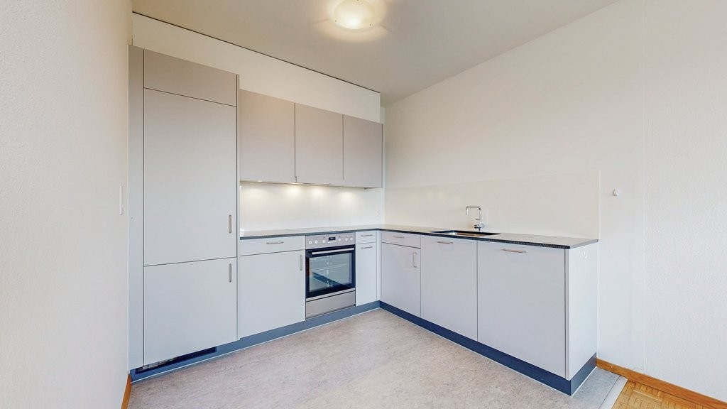 Appartement de 3 ½ pièces

Nous louons immédiatement ou à convenir cet appartement moderne situé à la belle Buristrasse 6 à Bern. L'immeuble a été entièrement rénové en 2018 et l'appartement vous offre les avantages suivants :

- Cuisine moderne avec table de cuisson en vitrocéramique et lave-vaisse