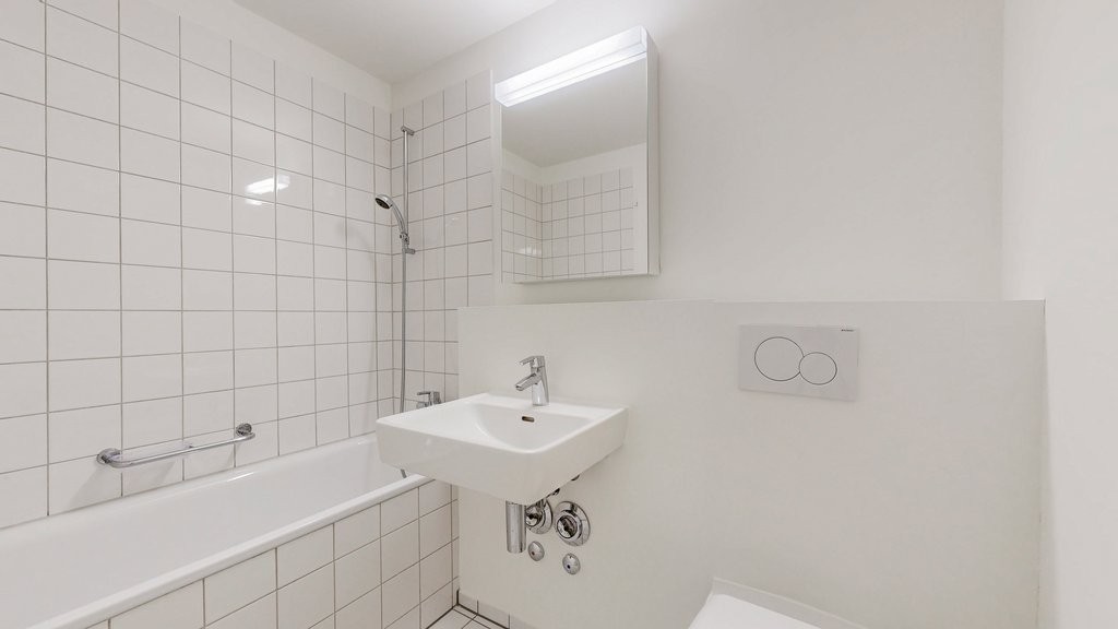 Appartement de 3 ½ pièces

Nous louons immédiatement ou à convenir cet appartement moderne situé à la belle Buristrasse 6 à Bern. L'immeuble a été entièrement rénové en 2018 et l'appartement vous offre les avantages suivants :

- Cuisine moderne avec table de cuisson en vitrocéramique et lave-vaisse
