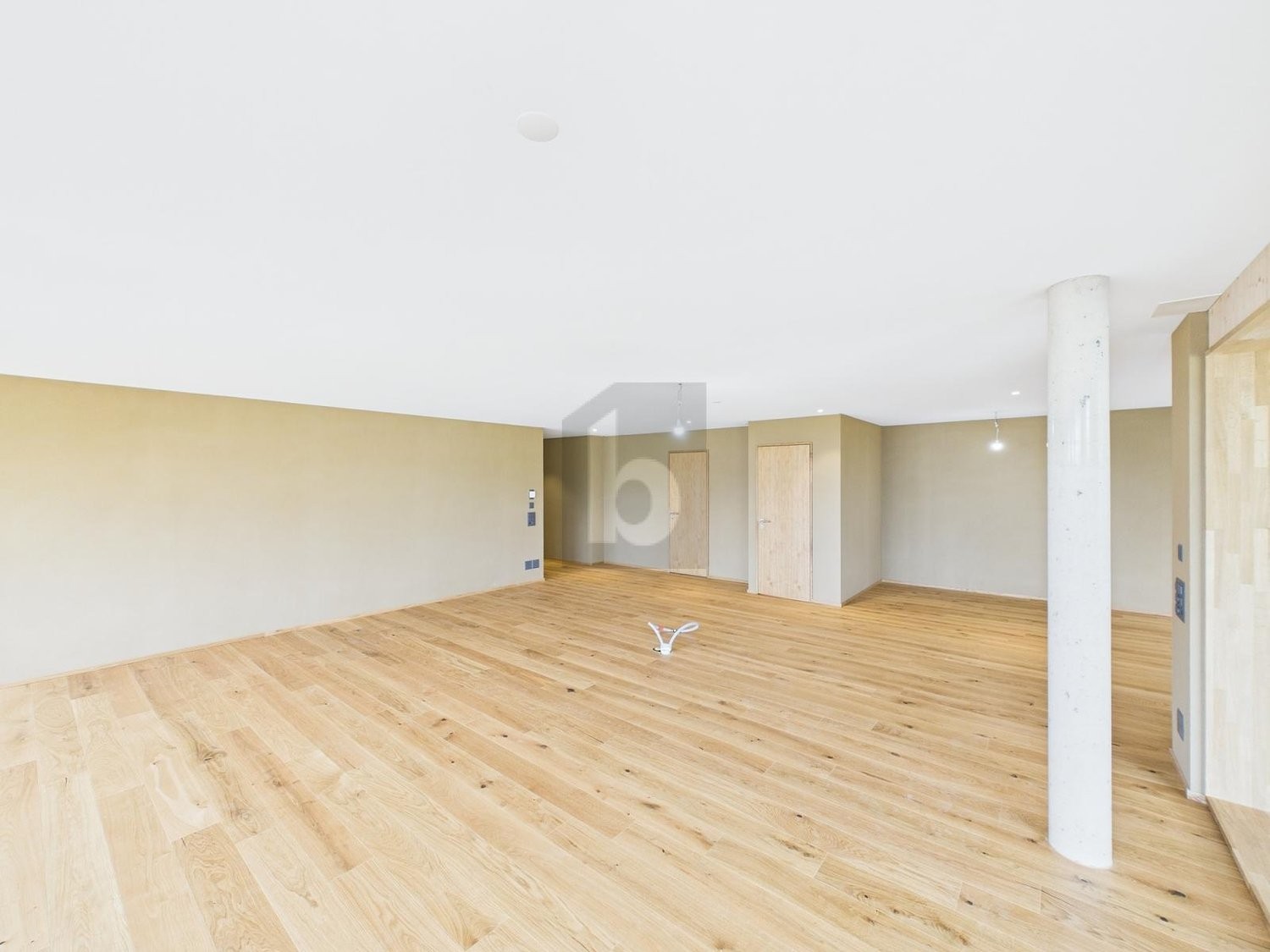85m² office